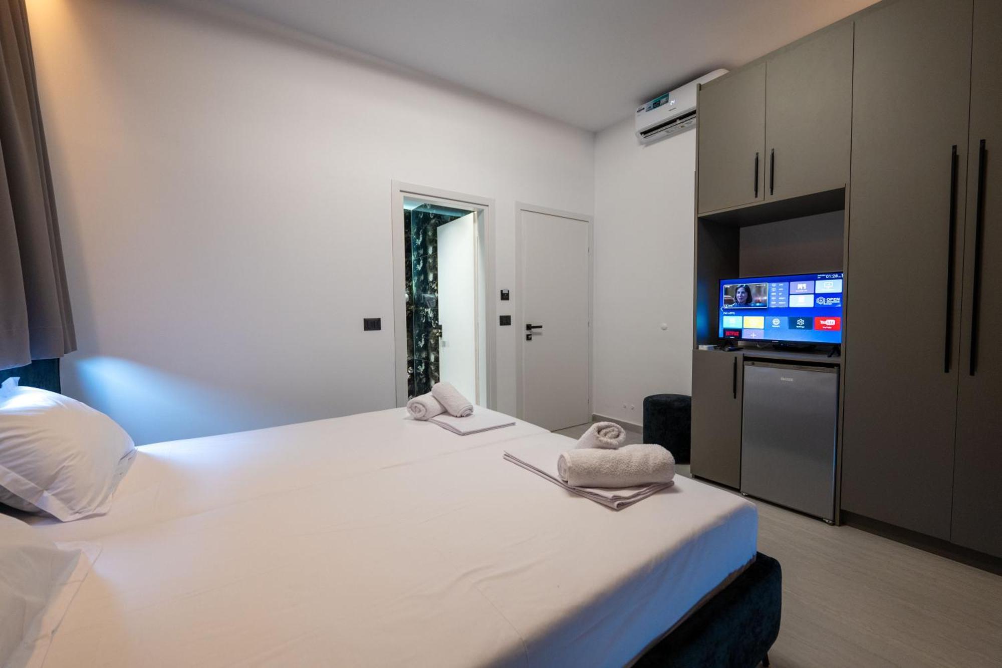 Euphoria Apartments Sarandë エクステリア 写真