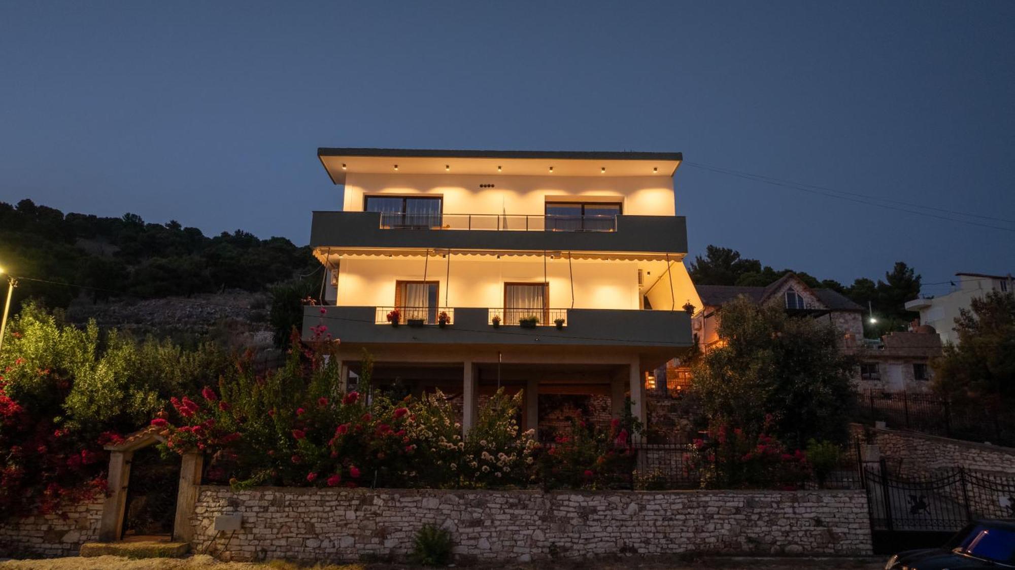Euphoria Apartments Sarandë エクステリア 写真