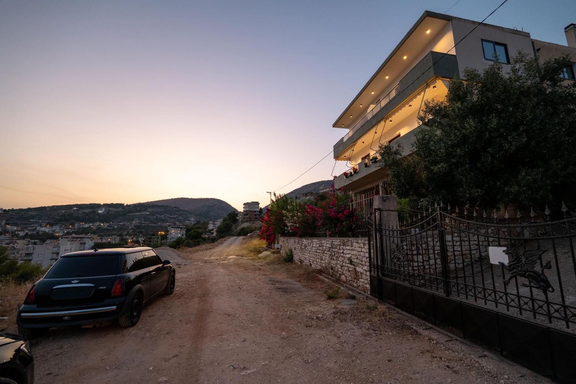 Euphoria Apartments Sarandë エクステリア 写真