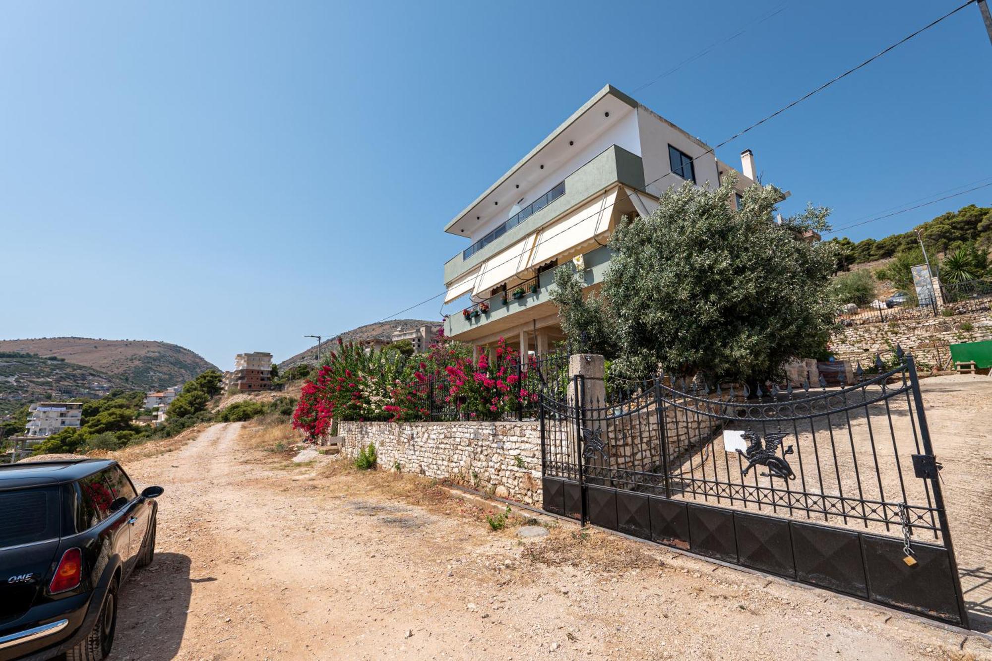 Euphoria Apartments Sarandë エクステリア 写真