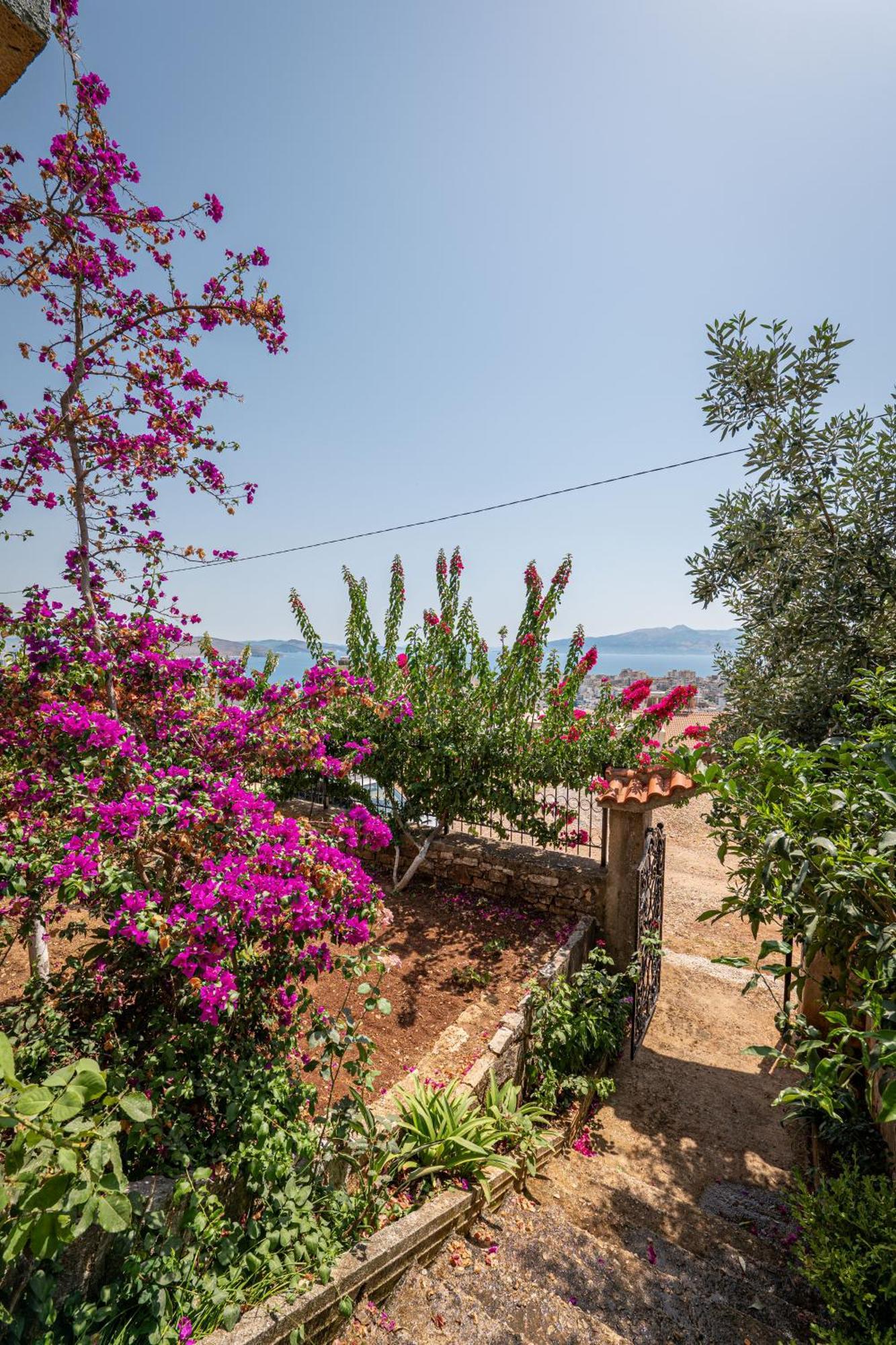 Euphoria Apartments Sarandë エクステリア 写真