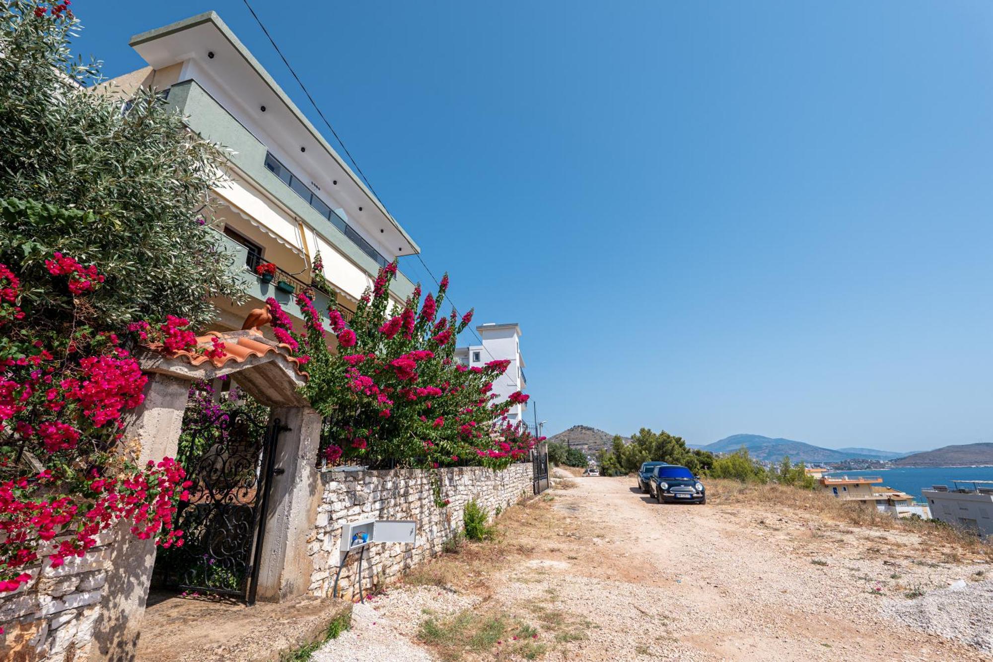 Euphoria Apartments Sarandë エクステリア 写真