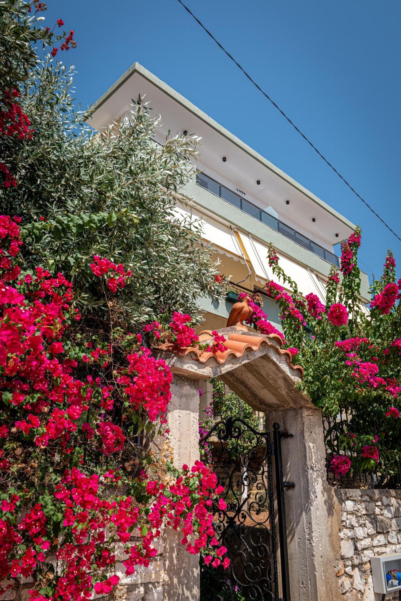 Euphoria Apartments Sarandë エクステリア 写真